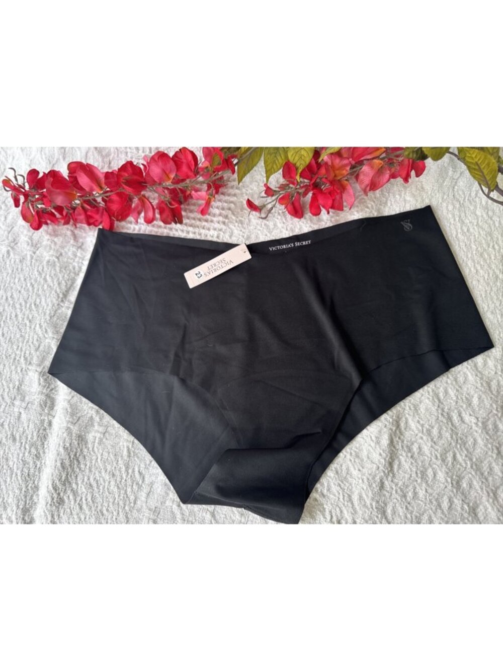 VICTORIA'S SECRET XL EXTRA LARGE BLACK SILKY SEAMLESS CHEEKY PANTIES NWT